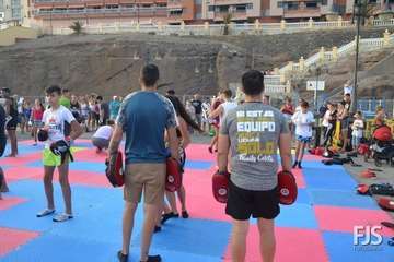 Exhibición del Club Kick Boxing en el muelle de Melenara (Foto Francisco Javier Santana)